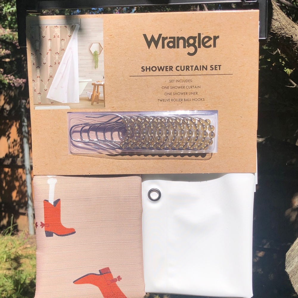 NWT Wrangler ‘Bones & Boots Shower Curtain Set